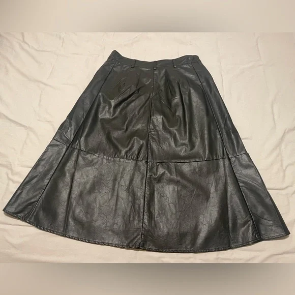 NWT Banana Republic Vegan Leather Midi Skirt with Buttons Black Size 6 - Picture 8 of 8